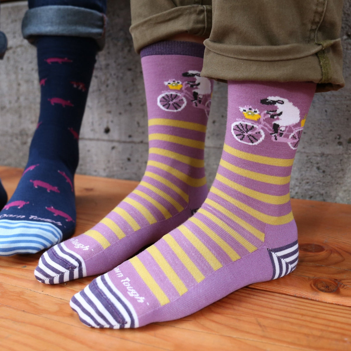 Darn Tough Women's Animal Haus Crew Lightweight No Cushion Lifestyle Sock - Shoetopia Footwear