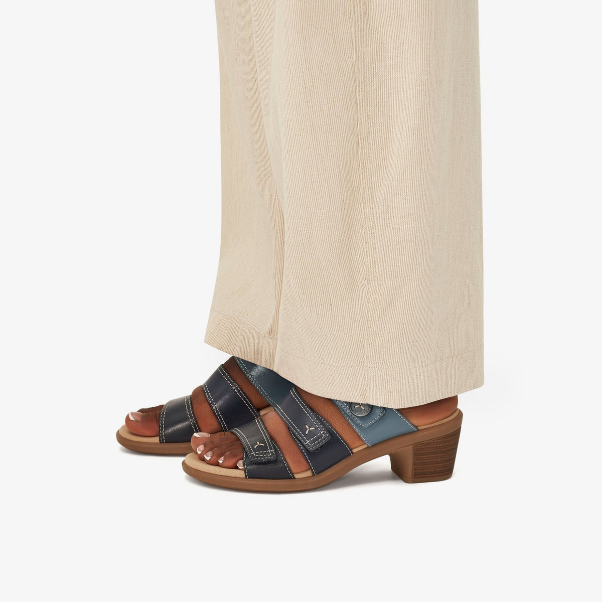Clarks Emily 2 Adella - Shoetopia Footwear